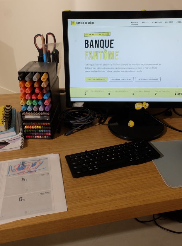 Le site de la banque fantôme sur l'écran du guichet